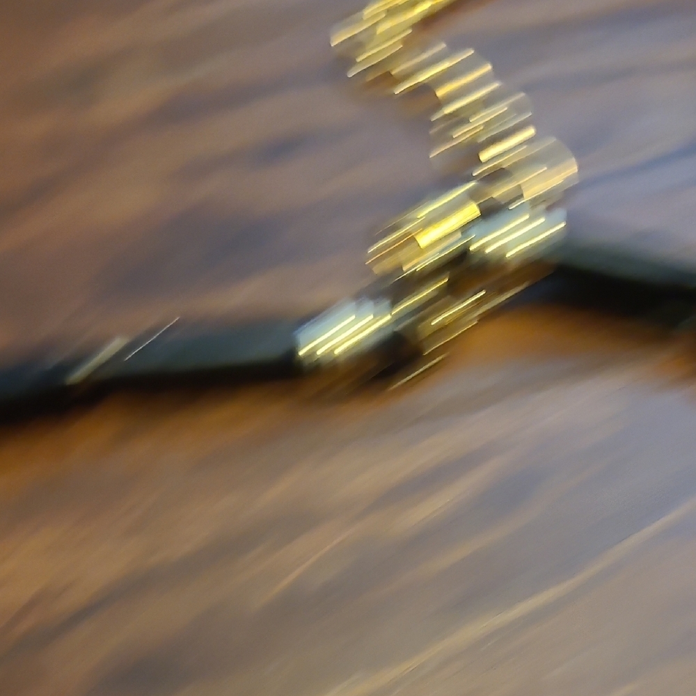 Elegant Gold and Black Women's Belt - Picture 5 of 7